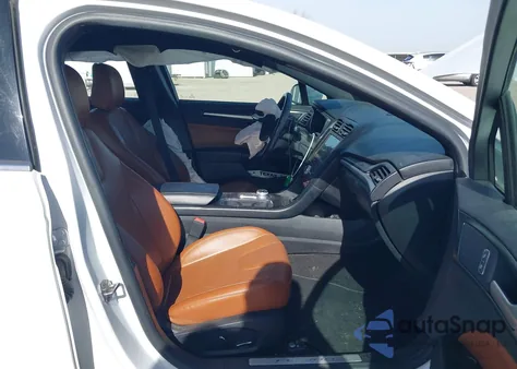 2020 Ford Fusion Titanium z USA, uszkodzony, nr VIN 3FA6P0K93LR153001